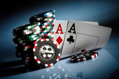 Pretty Gaming live baccarat table with dealer and multi-camera feed on onbola mobile